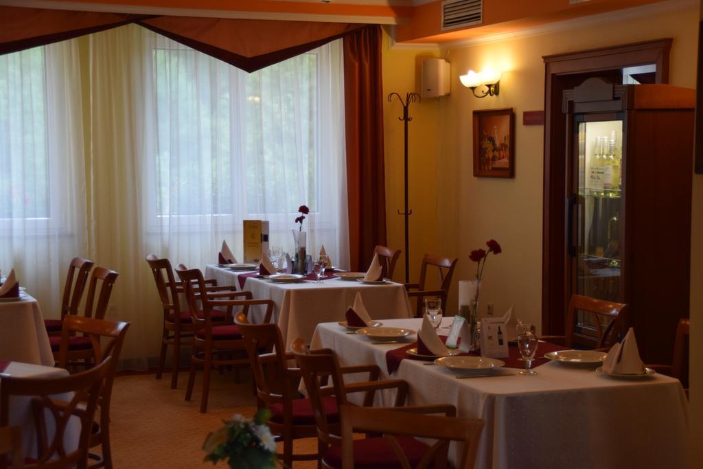 Hotel Lukacs Superior Kazincbarcika Dış mekan fotoğraf