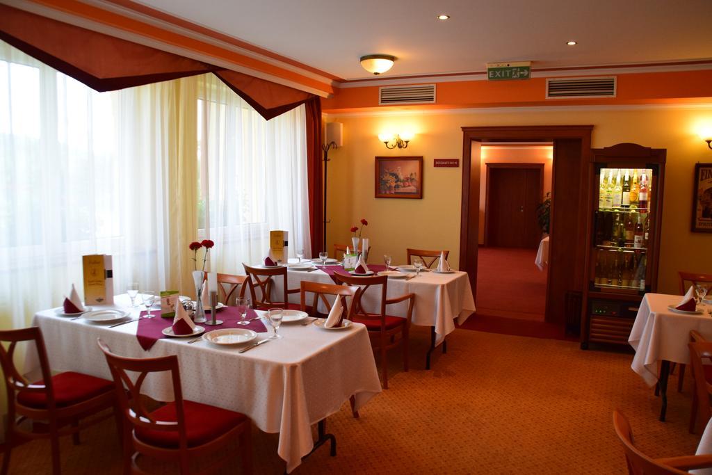 Hotel Lukacs Superior Kazincbarcika Dış mekan fotoğraf