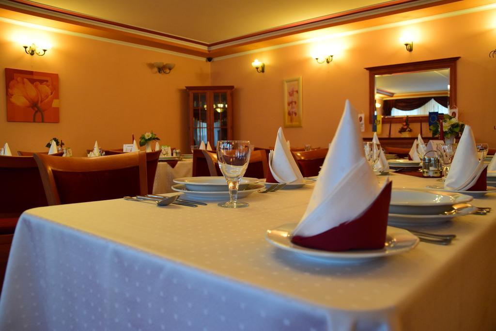 Hotel Lukacs Superior Kazincbarcika Dış mekan fotoğraf