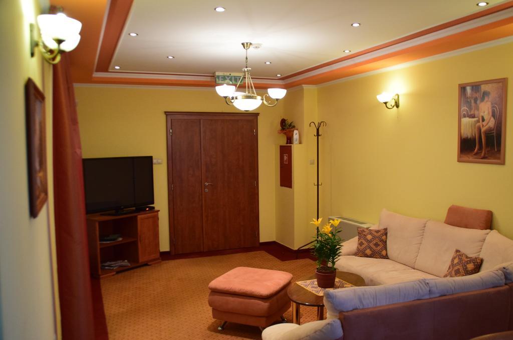 Hotel Lukacs Superior Kazincbarcika Dış mekan fotoğraf