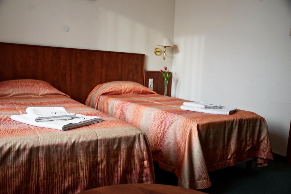 Hotel Lukacs Superior Kazincbarcika Oda fotoğraf
