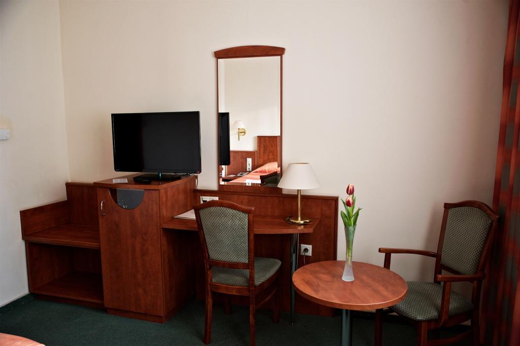 Hotel Lukacs Superior Kazincbarcika Oda fotoğraf