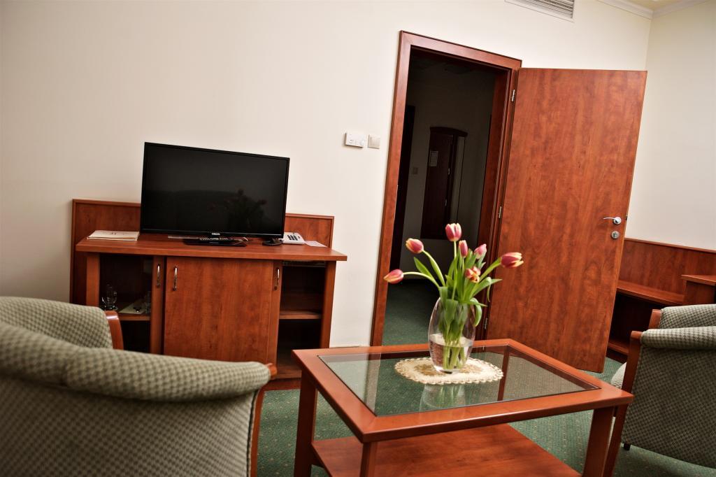 Hotel Lukacs Superior Kazincbarcika Oda fotoğraf