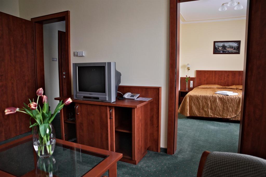 Hotel Lukacs Superior Kazincbarcika Oda fotoğraf