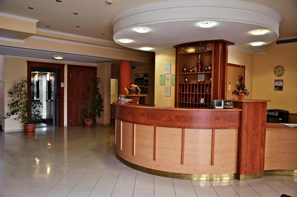 Hotel Lukacs Superior Kazincbarcika Dış mekan fotoğraf